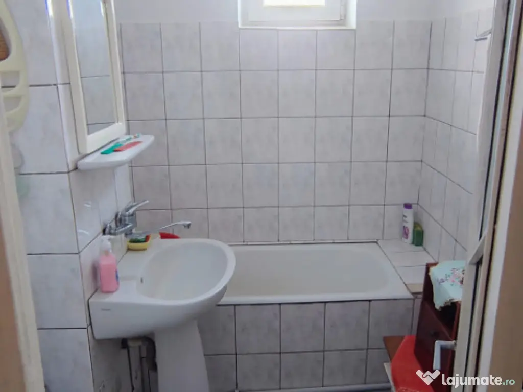 Apartament 3 camere, comfort 1 decomandat, zona Scolilor. Et