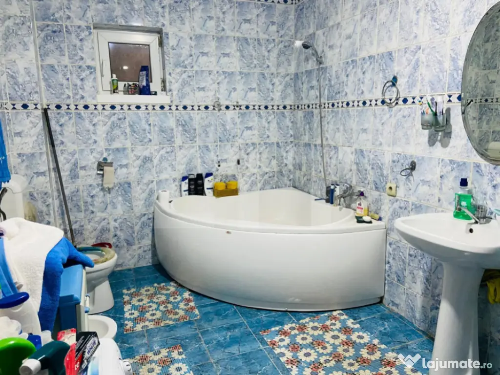 Vila Mitocu Dragomirnei, 286 mp utili, 6 camere, 25 ari tere 