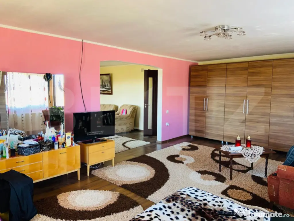 Vila Mitocu Dragomirnei, 286 mp utili, 6 camere, 25 ari tere 