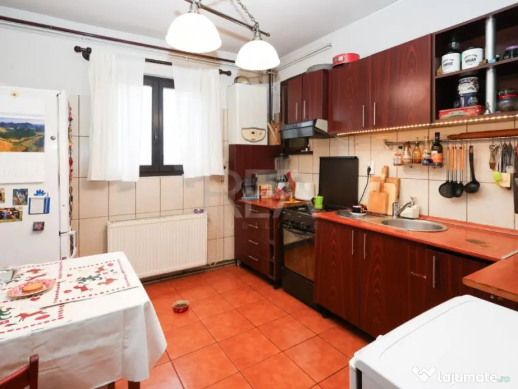 Apartament 3 camere, zona Dacia 