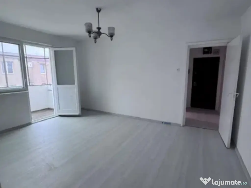 Apartament 2 camere, semidecomandat - zona Sacele