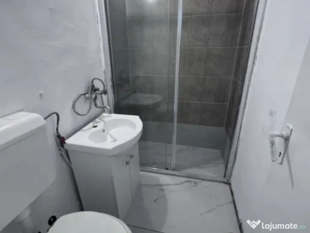 Apartament 2 camere, semidecomandat - zona Sacele