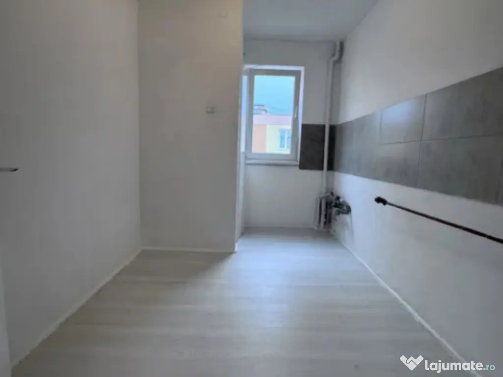 Apartament 2 camere, semidecomandat - zona Sacele