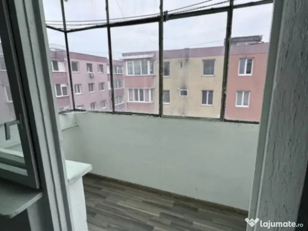 Apartament 2 camere, semidecomandat - zona Sacele