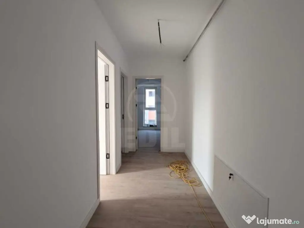 Apartament de 2 camere, decomandat, zona Tinertului