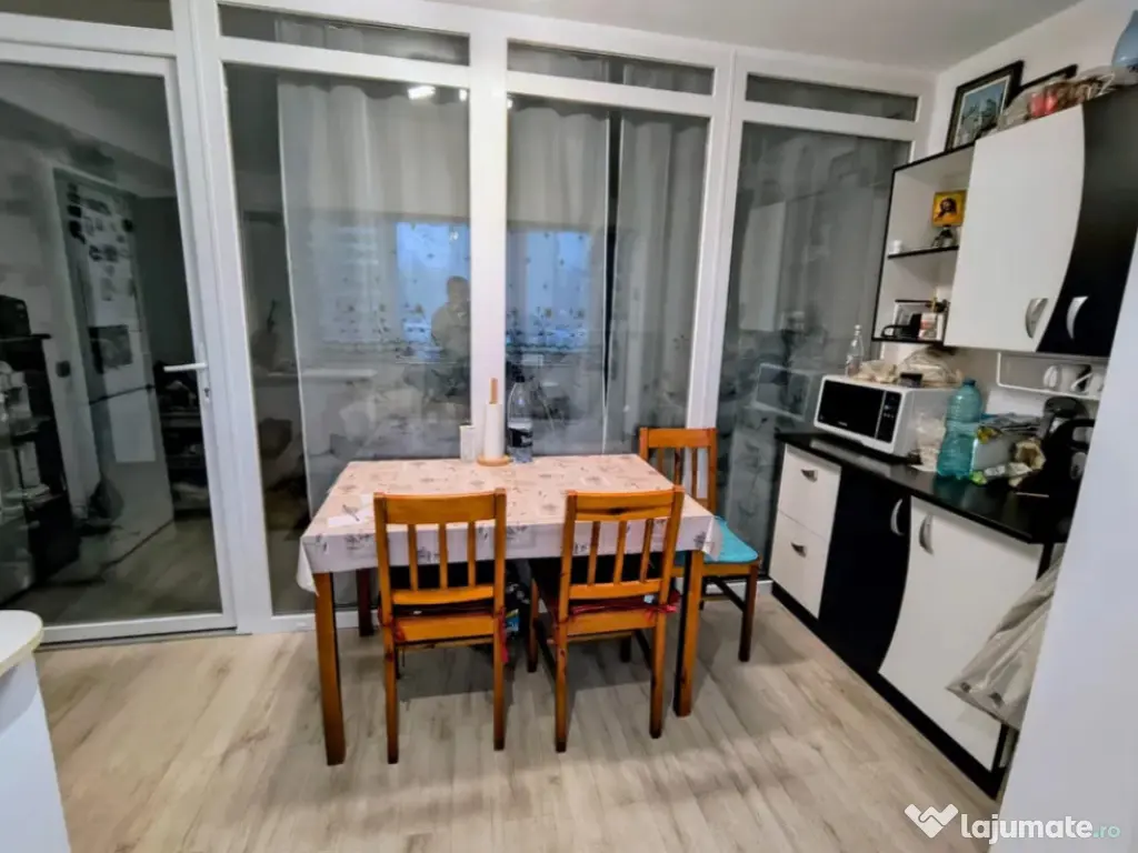 Apartament 3 camere, decomandat - zona Astra