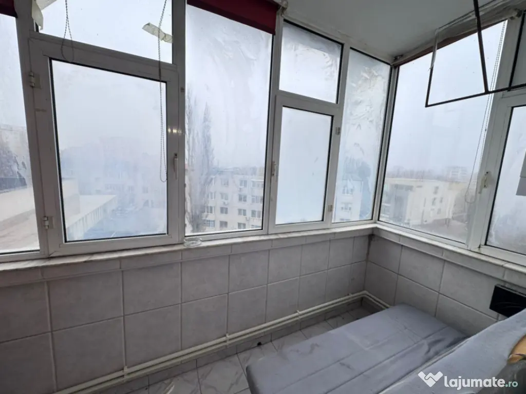 Apartament 3 camere de vanzare, situat in zona Tomis III