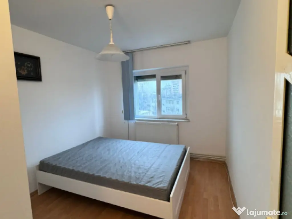 Apartament 3 camere de vanzare, situat in zona Tomis III