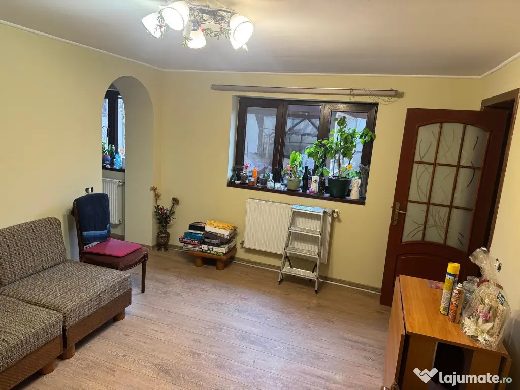 Inchiriez casa+curte in Voluntari 