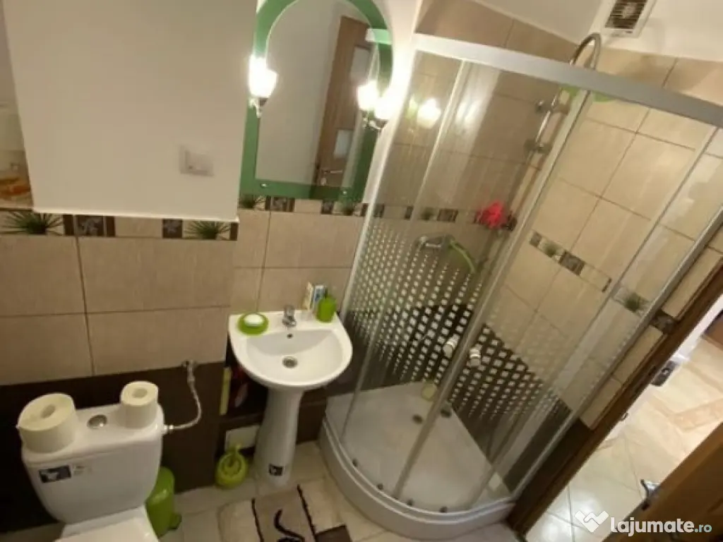 Apartament 4 camere, la 3 minute de Metrou Aparatori Patriei. 