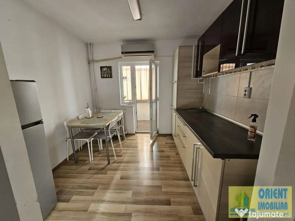 Poarta 6, decomandat, 2 camere de vanzare, etaj 2