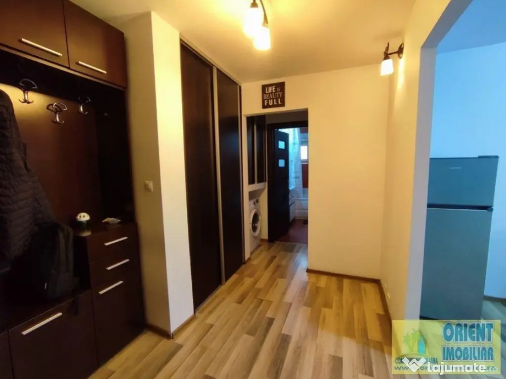 Poarta 6, decomandat, 2 camere de vanzare, etaj 2