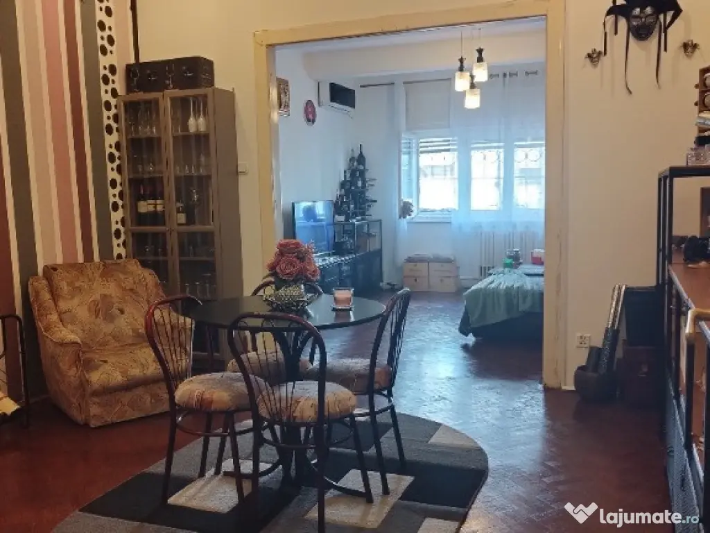 Vand apartament 3 camere Piata Victoriei