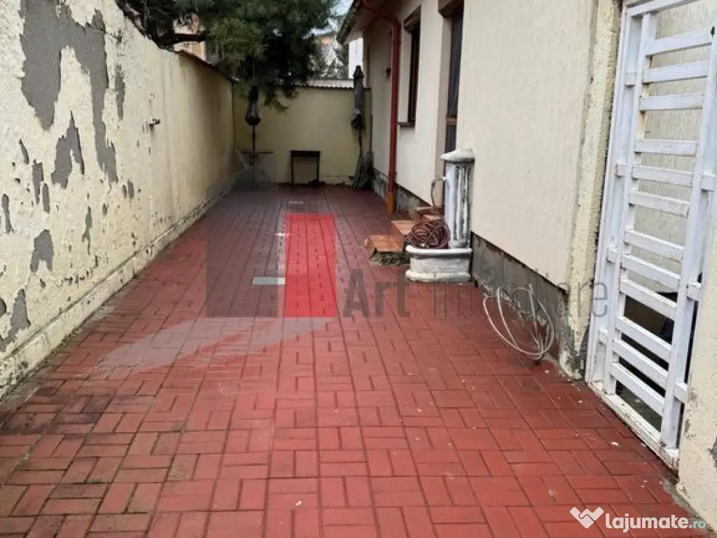 Vanzare apartament 3 camere si curte+loc de parcare Padur...