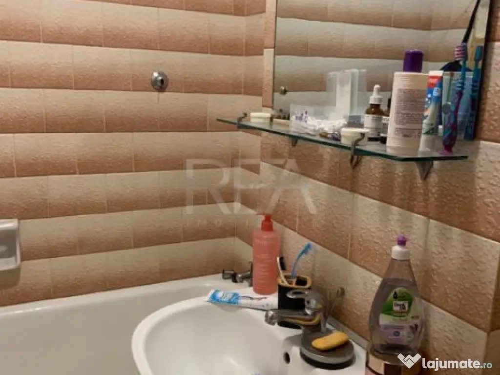 2 camere Dacia decomandat, et. 5, an 1982, metrou, 51 mp 