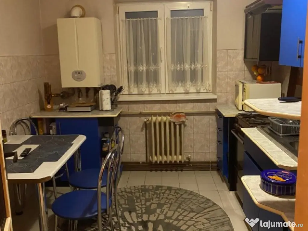 Apartament 4 camere de vanzare, zona Lama 