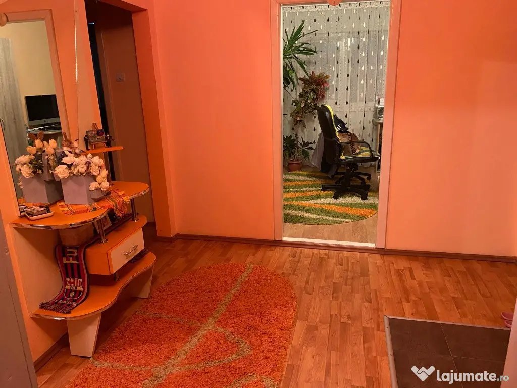 Apartament 4 camere de vanzare, zona Lama 