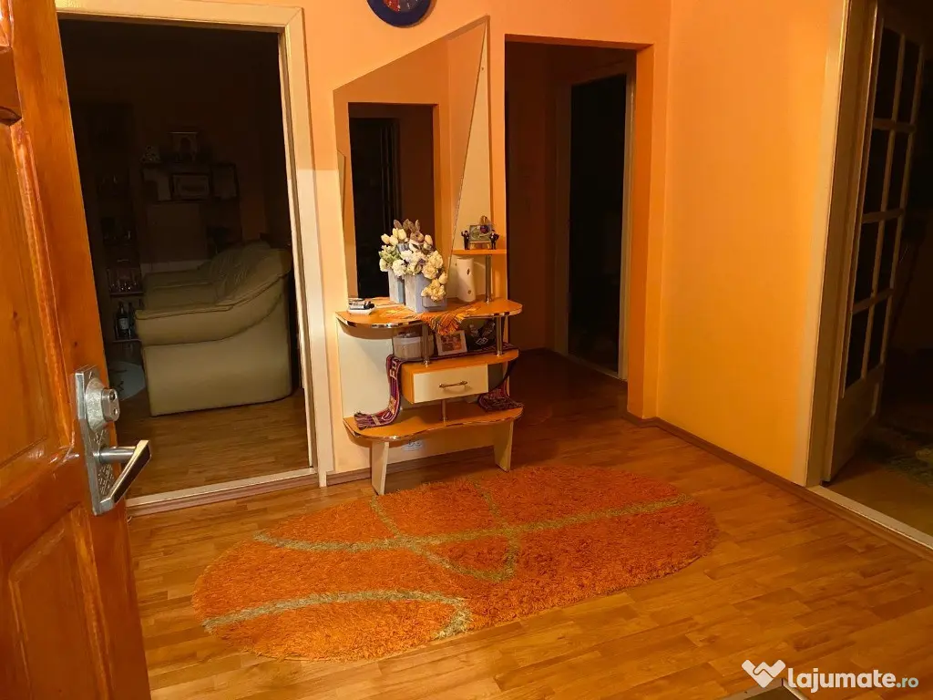 Apartament 4 camere de vanzare, zona Lama 
