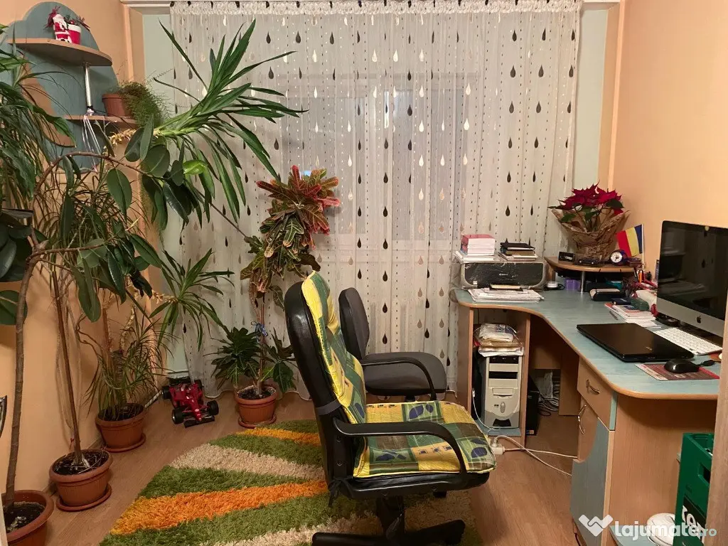 Apartament 4 camere de vanzare, zona Lama 