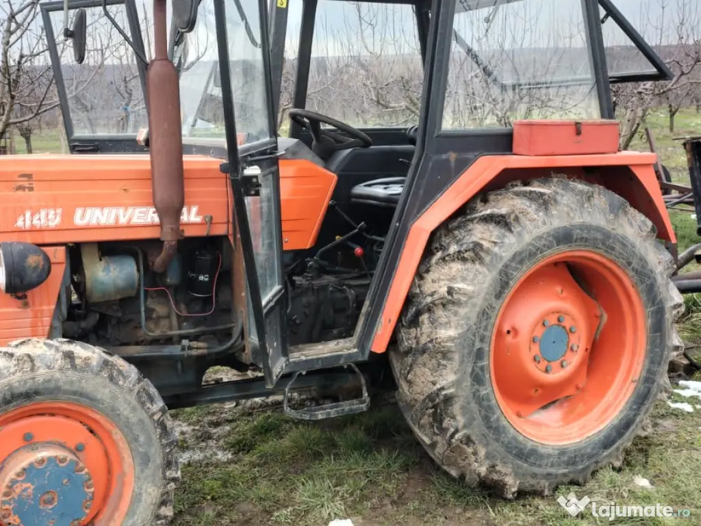 Tractor Universal U445 DTC 