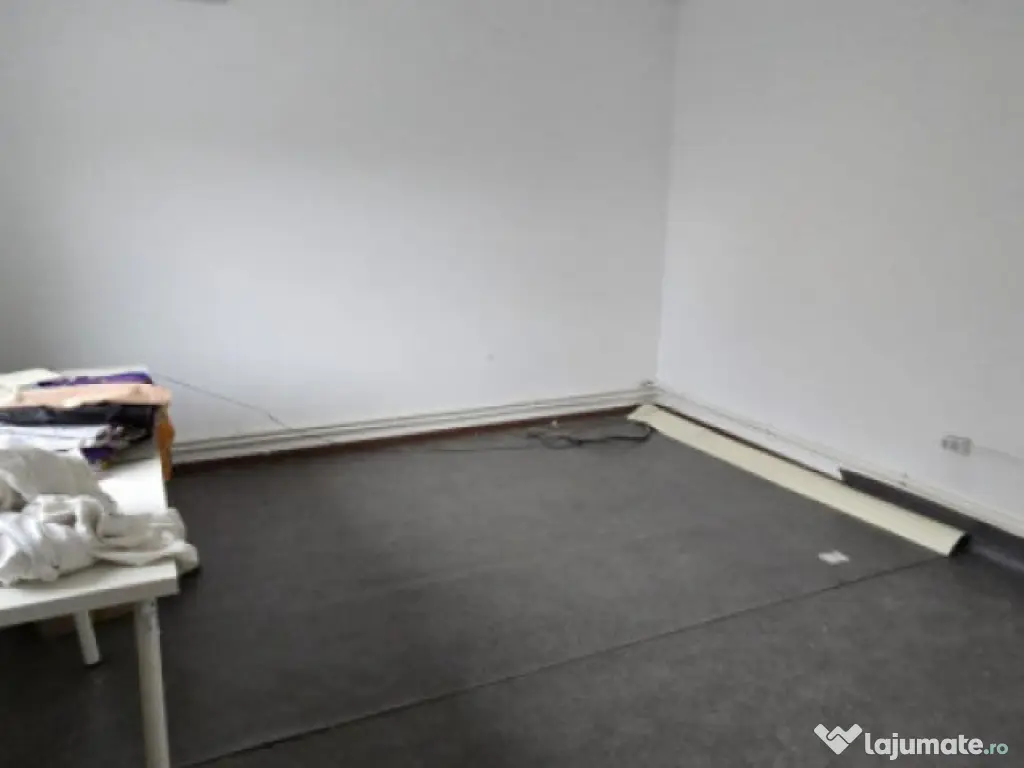 Casa 2 camere decomandat 80mp, 1 Mai 