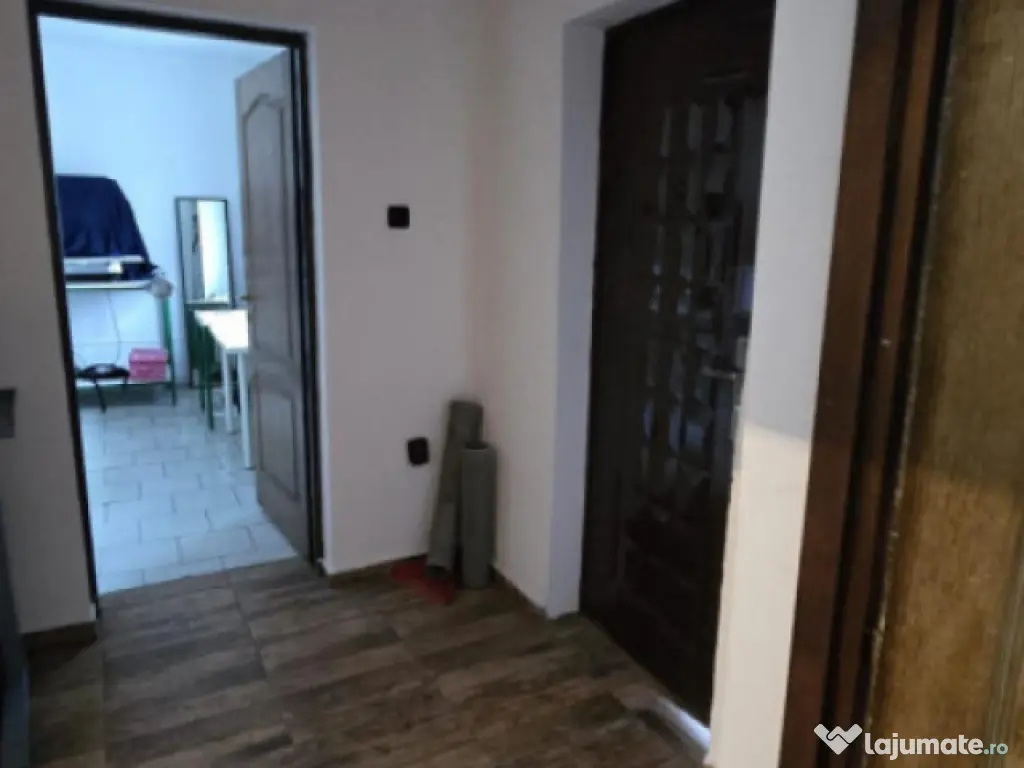 Casa 2 camere decomandat 80mp, 1 Mai 