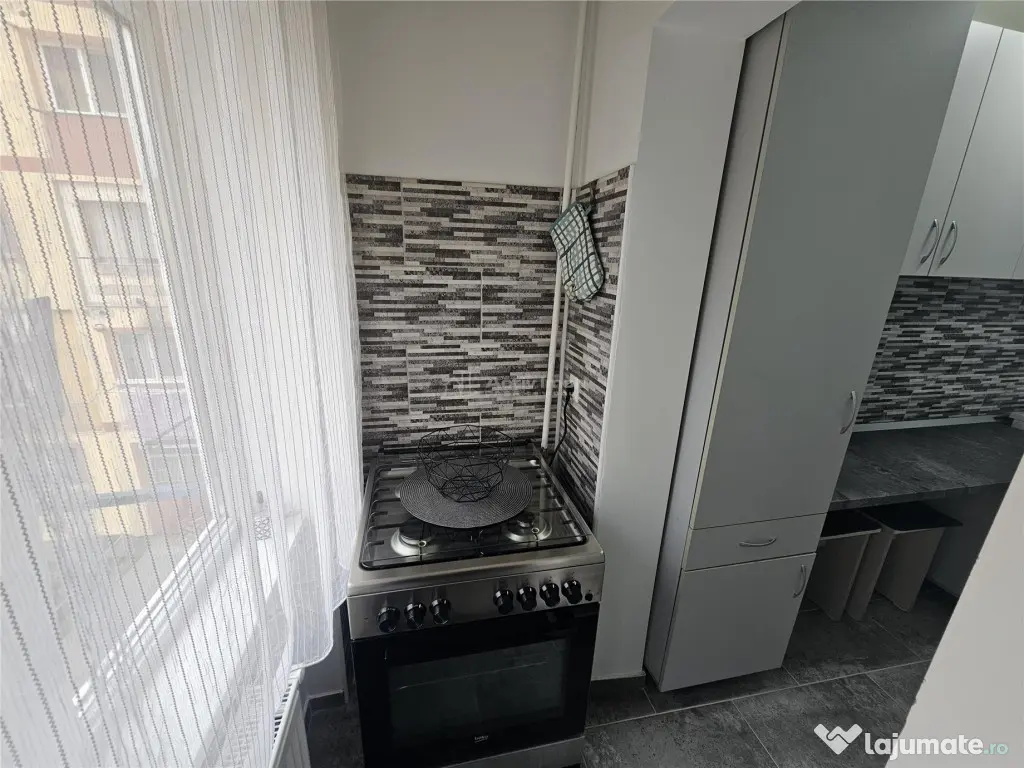 Resita, Garsoniera, Renovata, Mobilata Utilata, Et. 2, Micro 