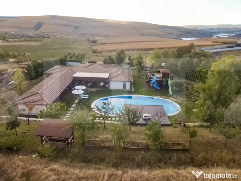 Casa individuala premium cu piscina exterioara 