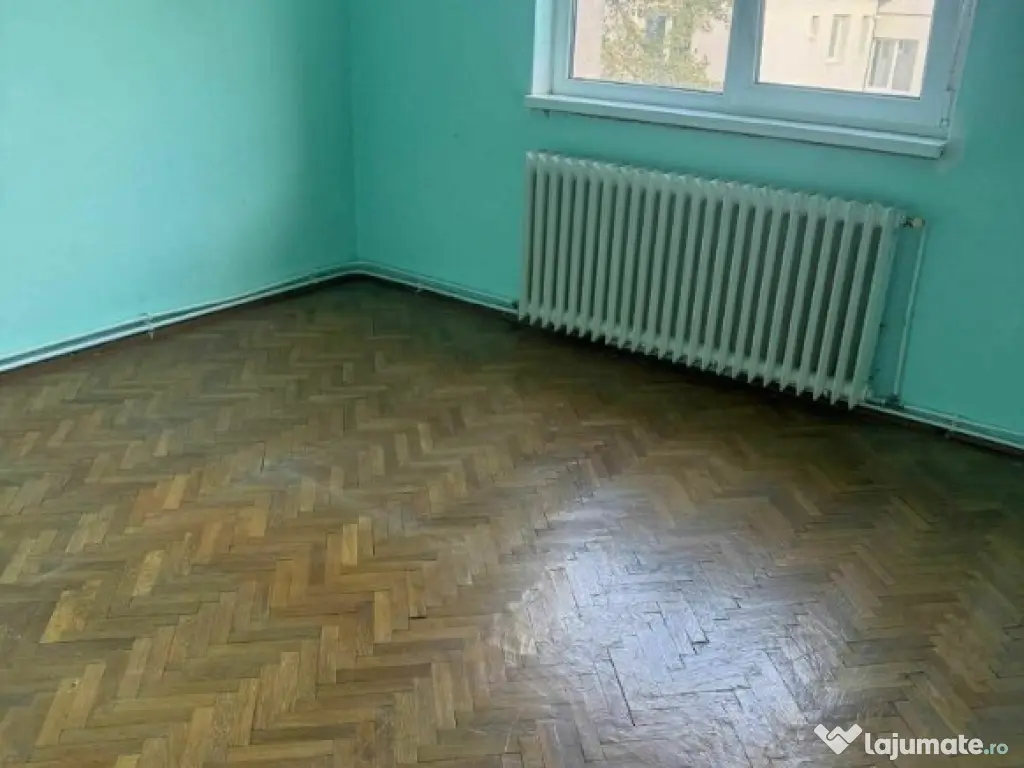 Apartament cu 3 Camere Semidecomandate Zona Ultracentral