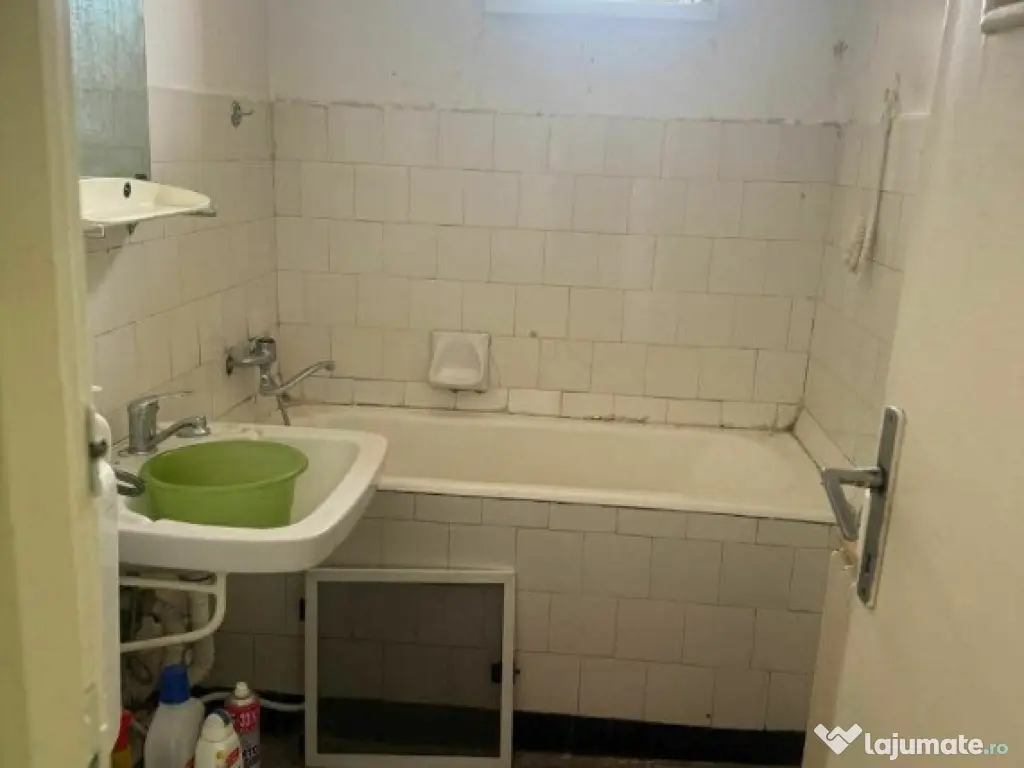 Apartament cu 3 Camere Semidecomandate Zona Ultracentral