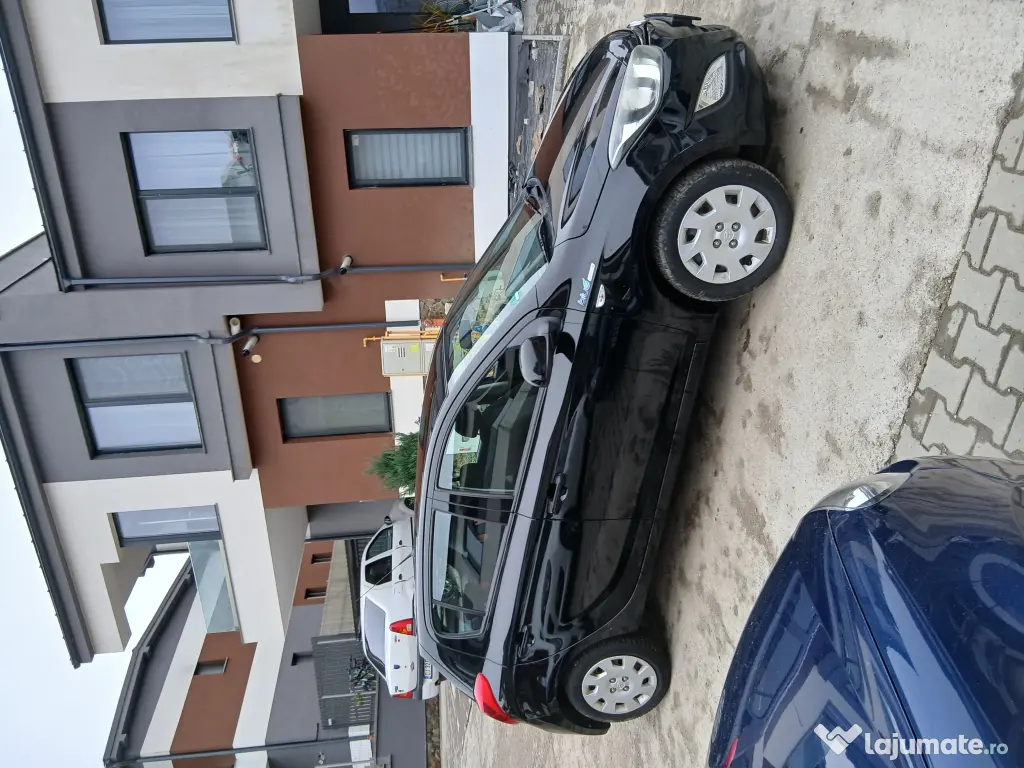 Vând Hyundai i 20 an 2014 