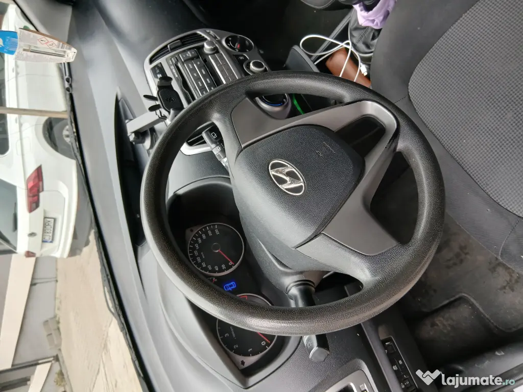 Vând Hyundai i 20 an 2014 