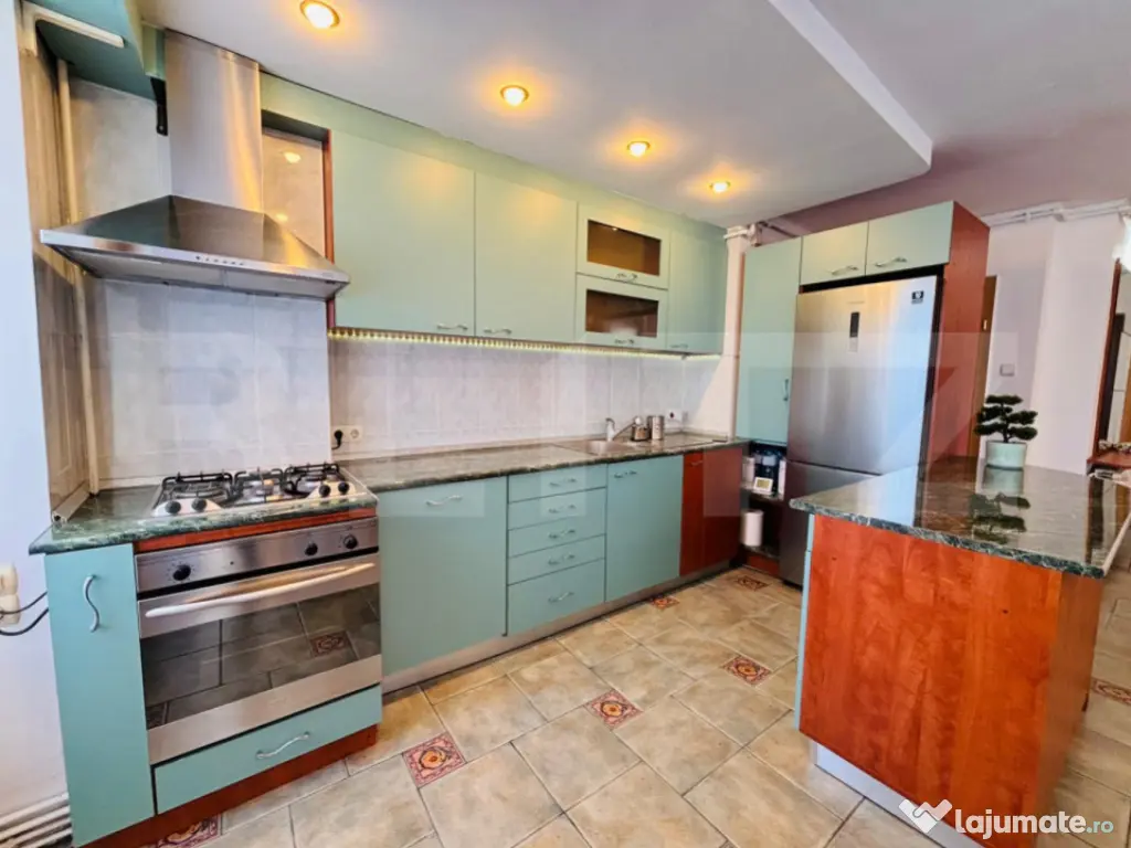 Apartament 3 camere, 85 mp, vedere panoramică în Centru Ci