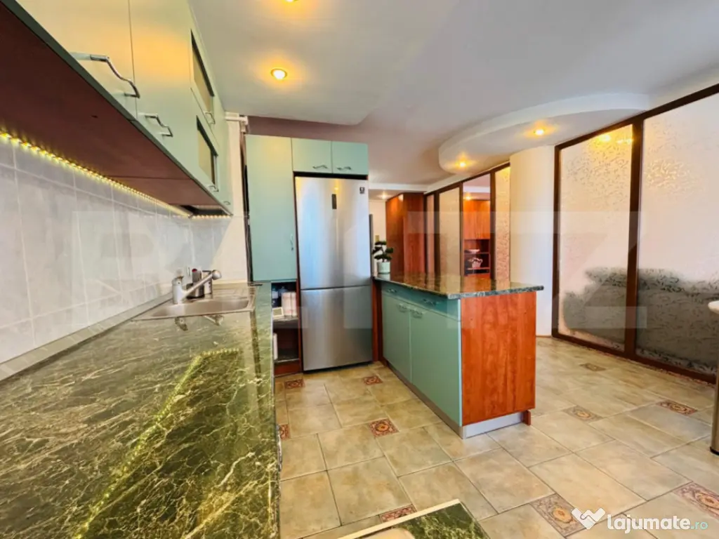 Apartament 3 camere, 85 mp, vedere panoramică în Centru Ci