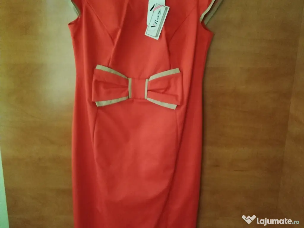 Rochie noua, cu eticheta