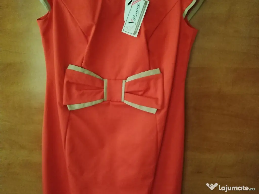 Rochie noua, cu eticheta