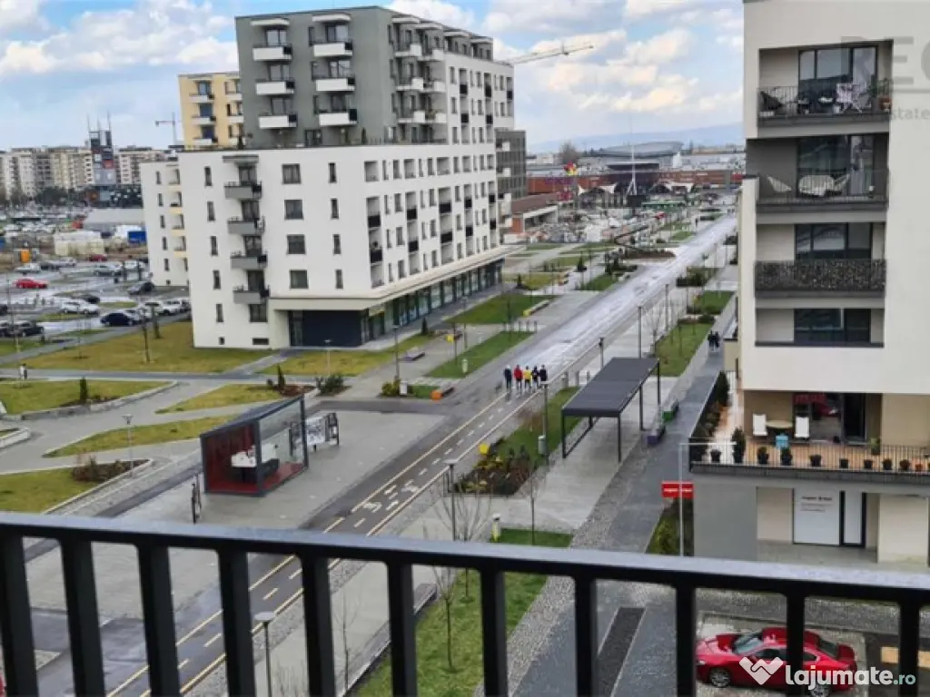 Studio Pietonala Coresi / Loc de parcare / Boxa