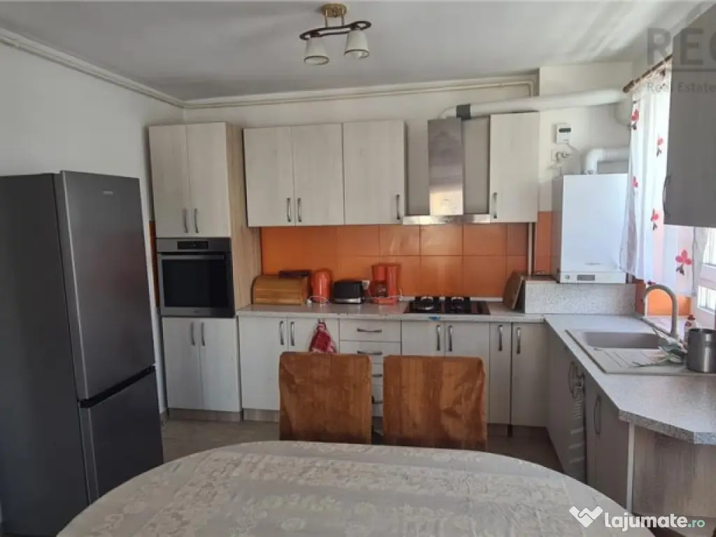 Studio Pietonala Coresi / Loc de parcare / Boxa