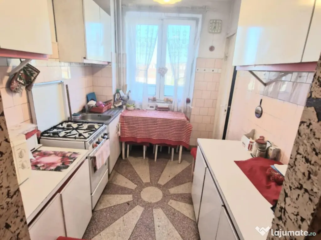 Vindem un apartament Panoramic - la 5 minute de mers pe jos la toate!