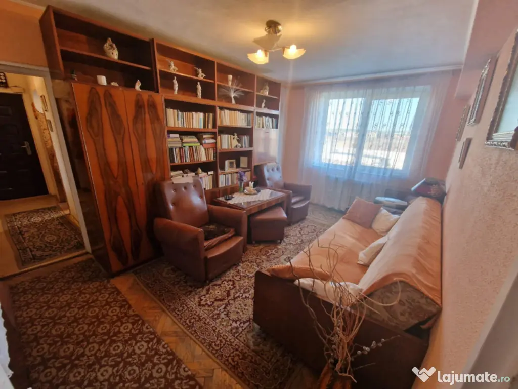 Vindem un apartament Panoramic - la 5 minute de mers pe jos la toate!