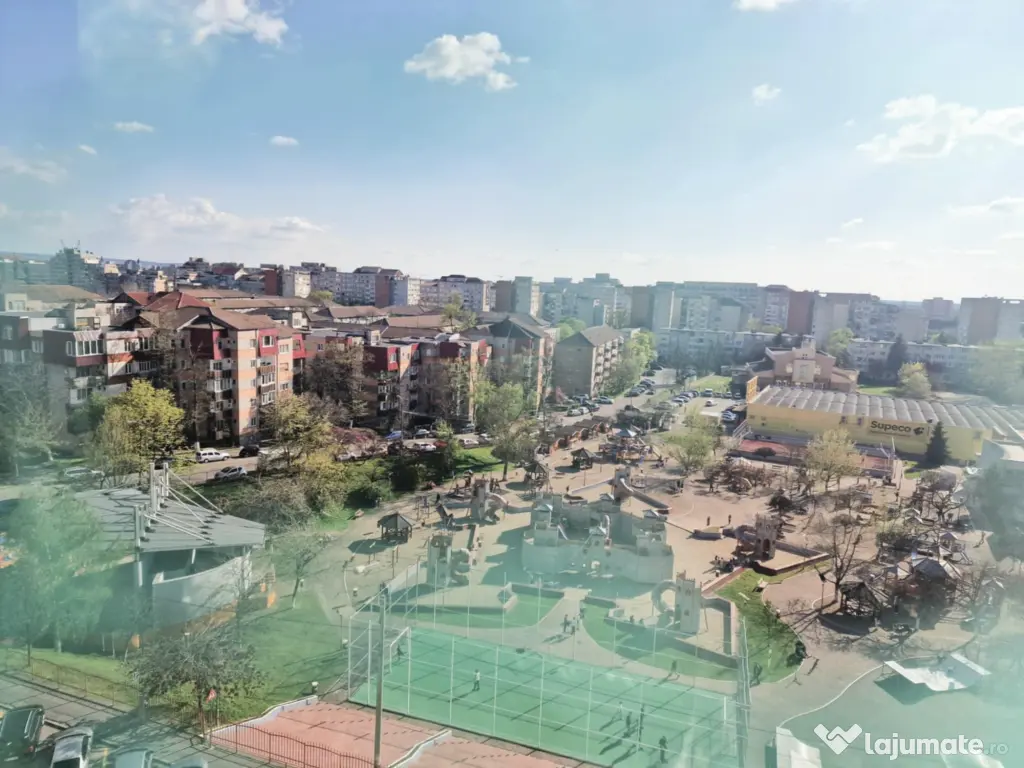 Vindem un apartament Panoramic - la 5 minute de mers pe jos la toate!