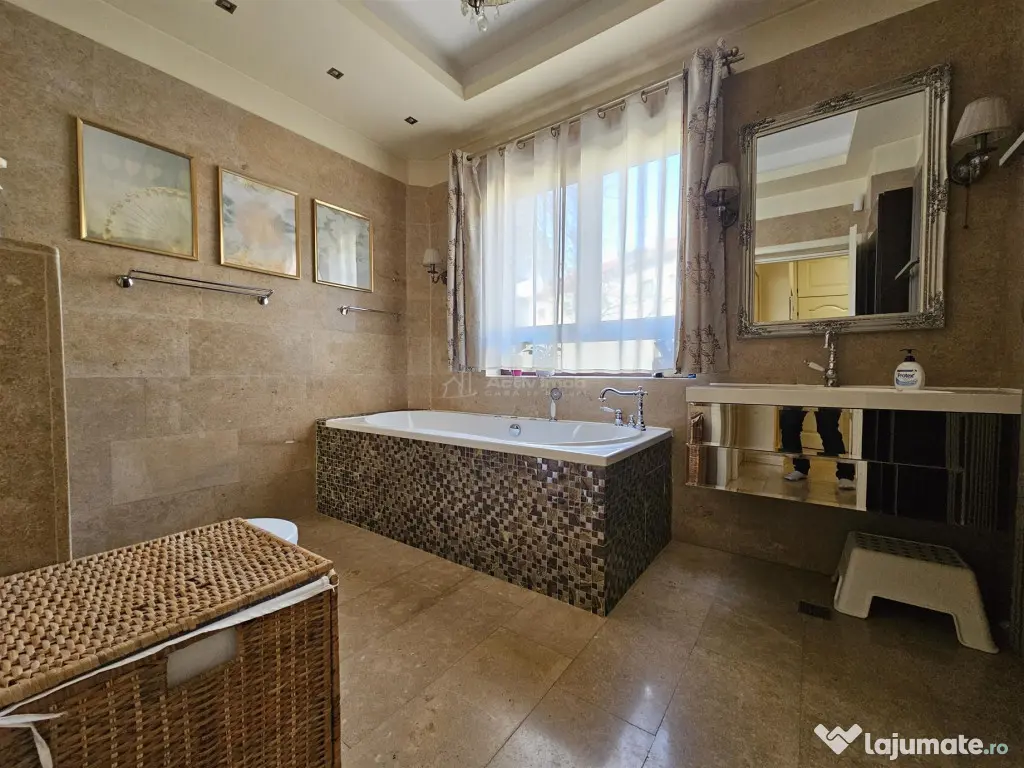 4 cam Floreasca, plus 1 cam mansarda(birou), in vila, curte,