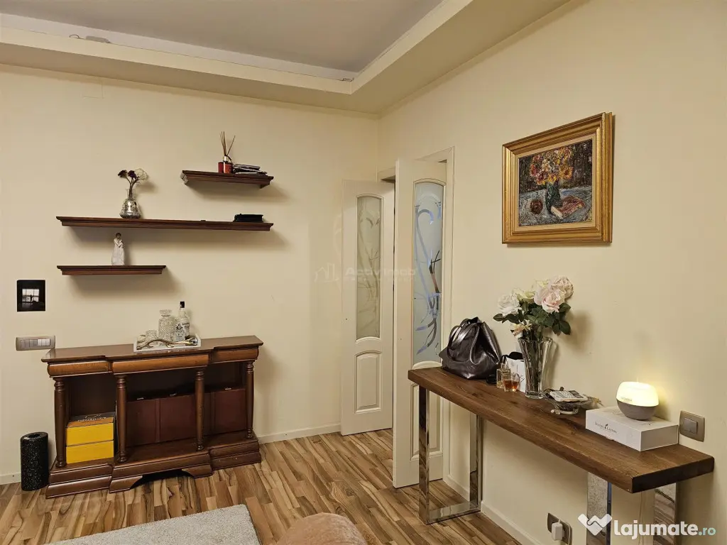 4 cam Floreasca, plus 1 cam mansarda(birou), in vila, curte,