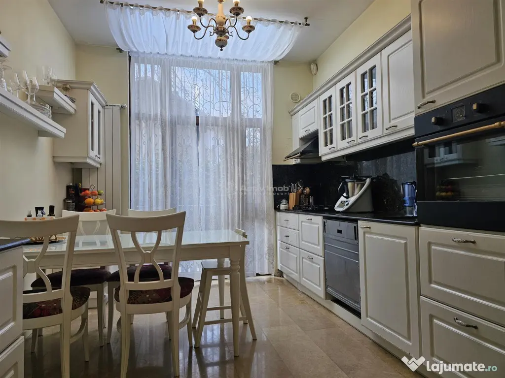 4 cam Floreasca, plus 1 cam mansarda(birou), in vila, curte,