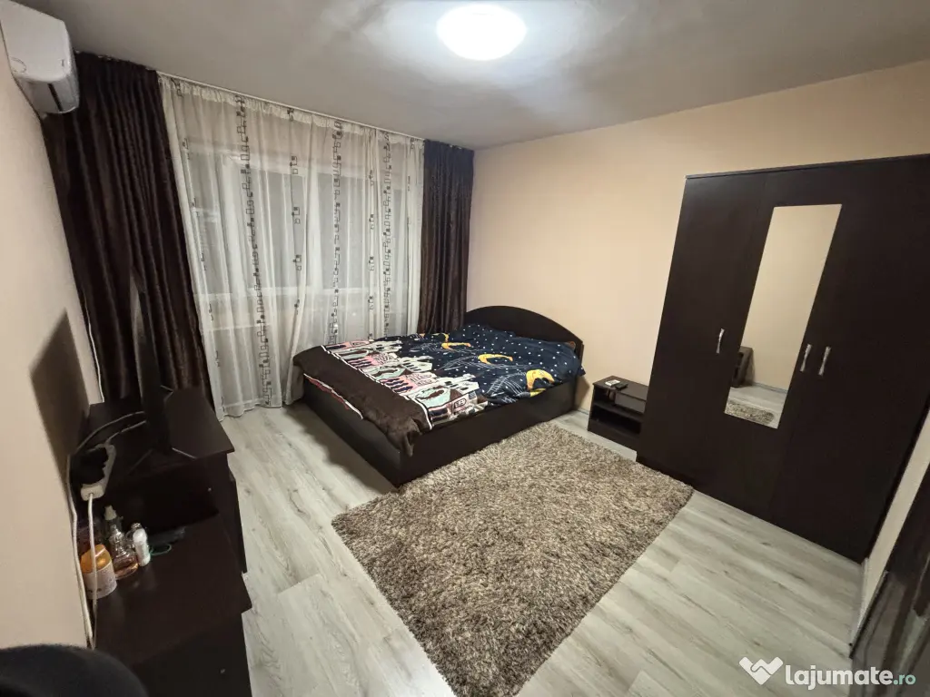 Vand camera de camin Sarari 2/4 negociabil 