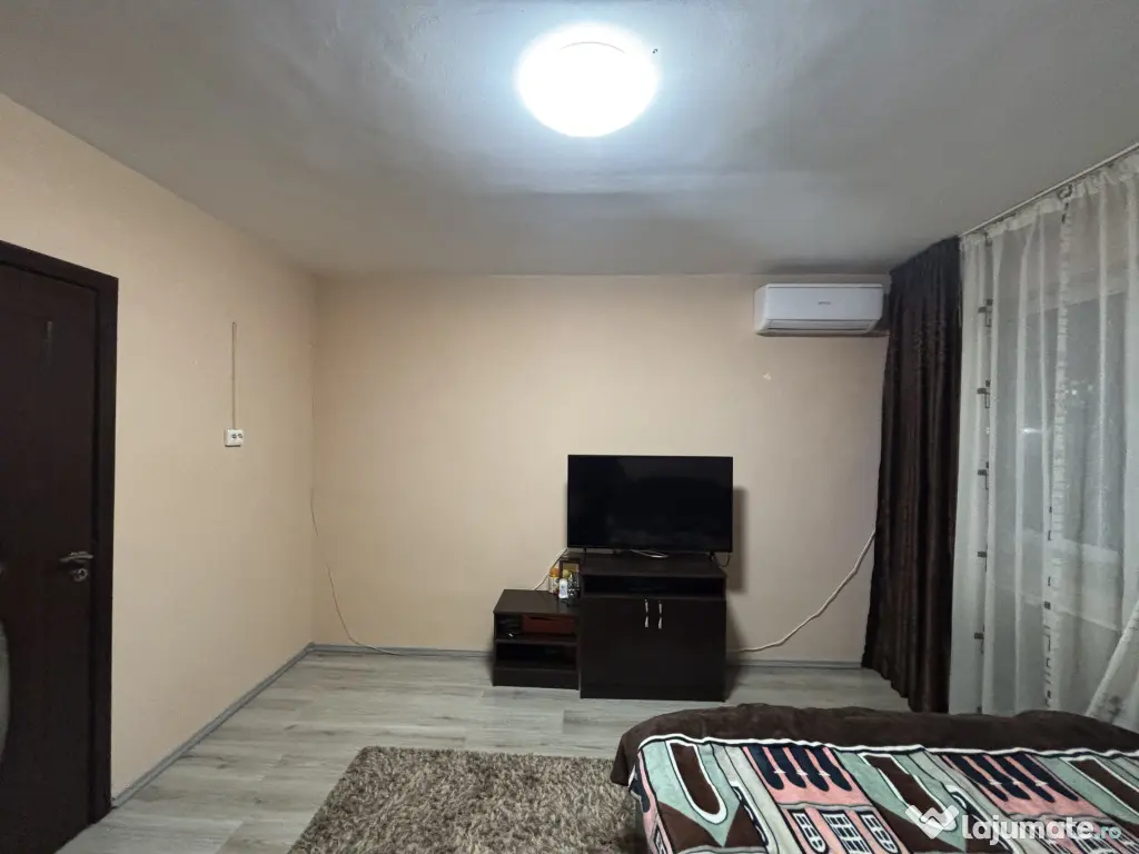 Vand camera de camin Sarari 2/4 negociabil 