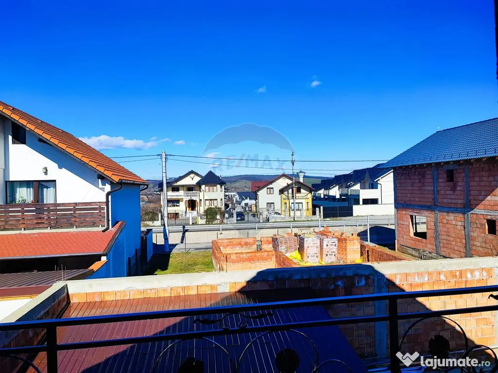 Casă / Vilă cu 5 camere de vânzare 