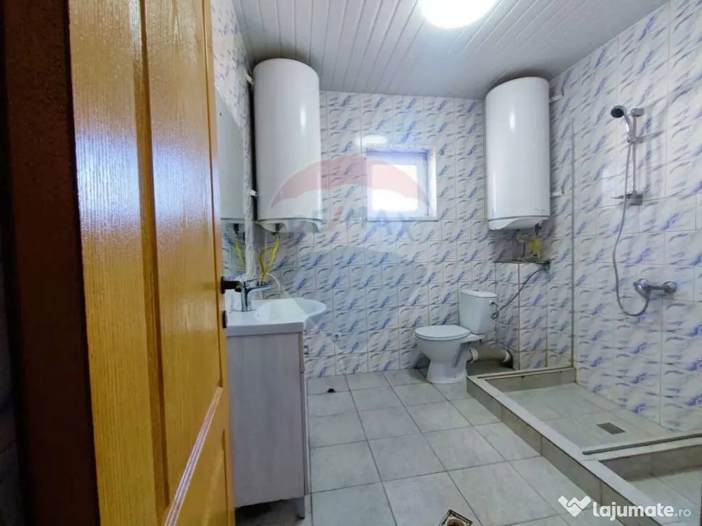 Casă / Vilă cu 5 camere de vânzare 