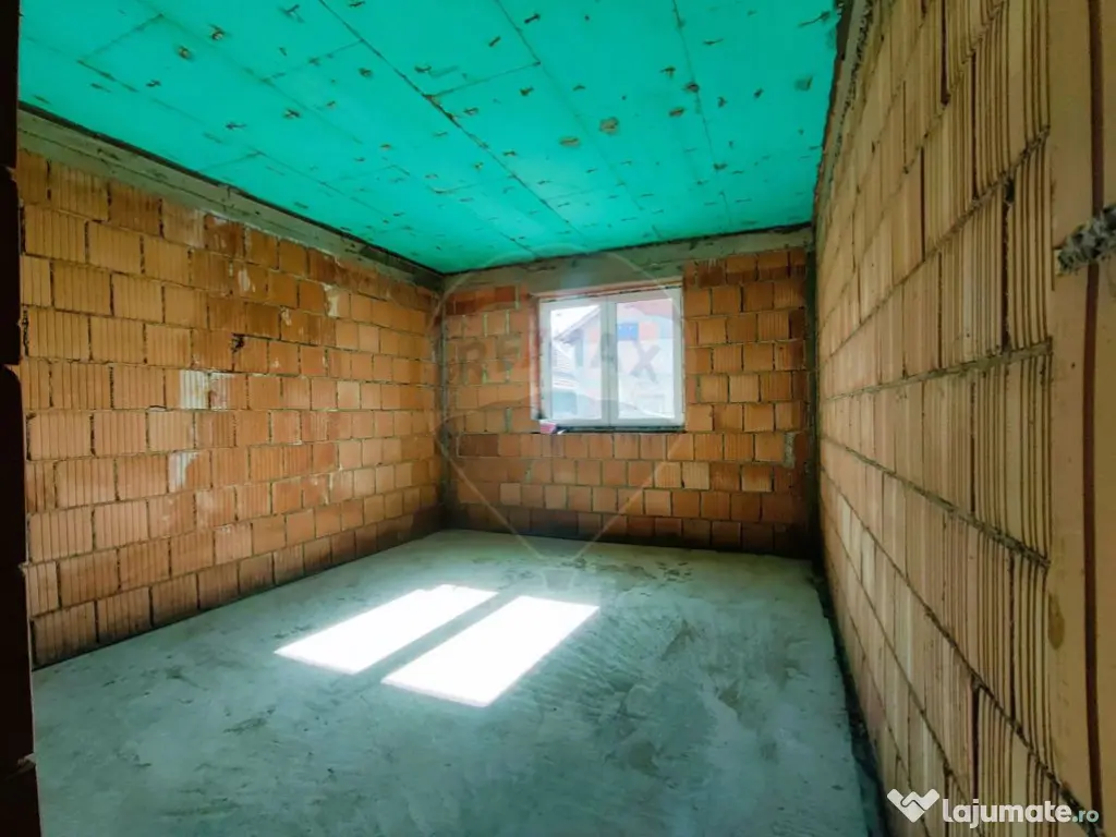 Casă / Vilă cu 5 camere de vânzare 