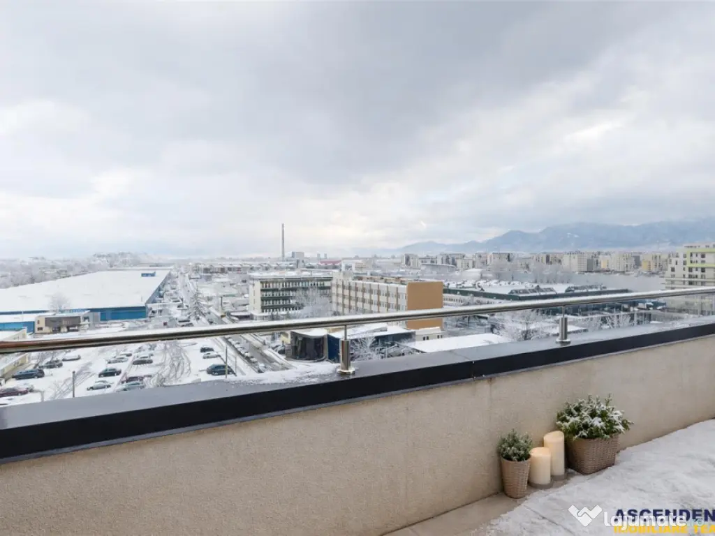 Pe 2 niveluri, Penthouse modern la bulevard, parcare si boxa 